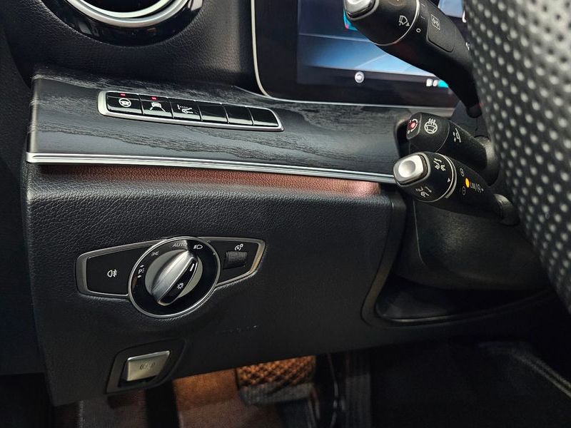 2017 Mercedes-Benz E-Class E300 4MATIC AV Intelligent Drive photo 14