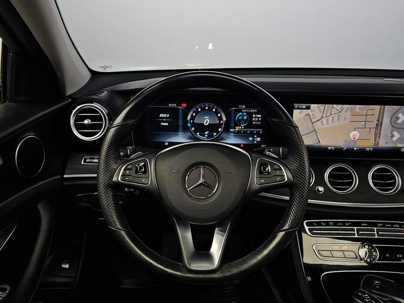 2017 Mercedes-Benz E-Class E300 4MATIC AV Intelligent Drive photo 15