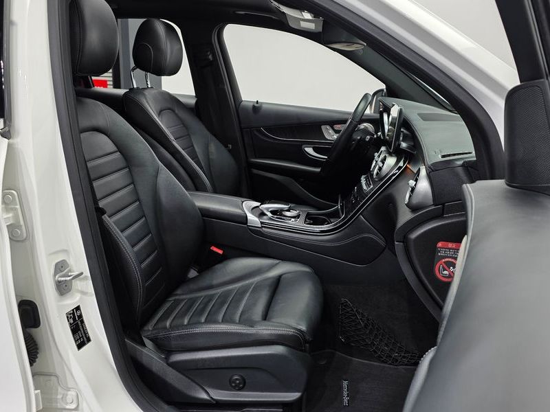2016 Mercedes-Benz C-Class GLC220 d 4MATIC Premium photo 11