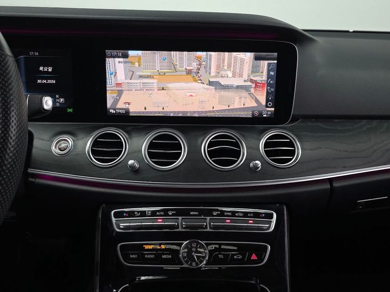 2017 Mercedes-Benz E-Class E300 AV Intelligent Drive photo 13