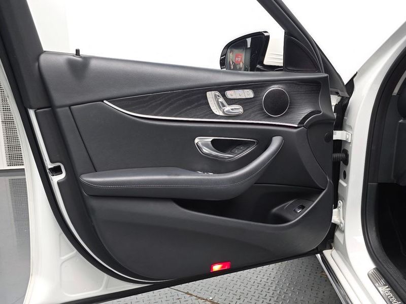 2017 Mercedes-Benz E-Class E300 AV Intelligent Drive photo 24