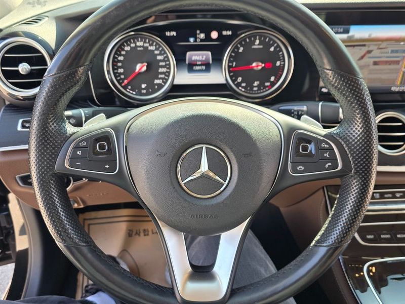 2017 Mercedes-Benz E-Class E220d 4MATIC Avantgarde photo 8