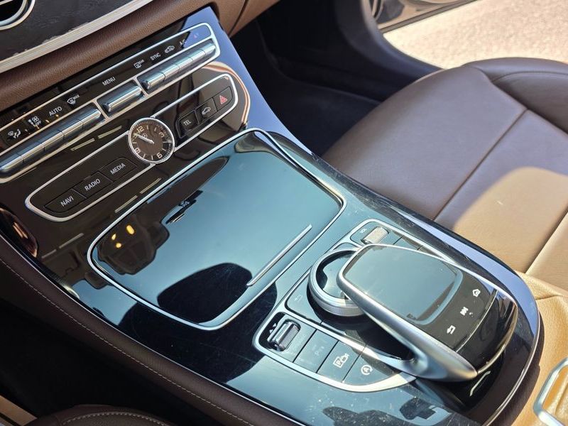 2017 Mercedes-Benz E-Class E220d 4MATIC Avantgarde photo 10