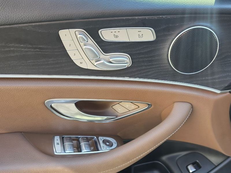 2017 Mercedes-Benz E-Class E220d 4MATIC Avantgarde photo 13