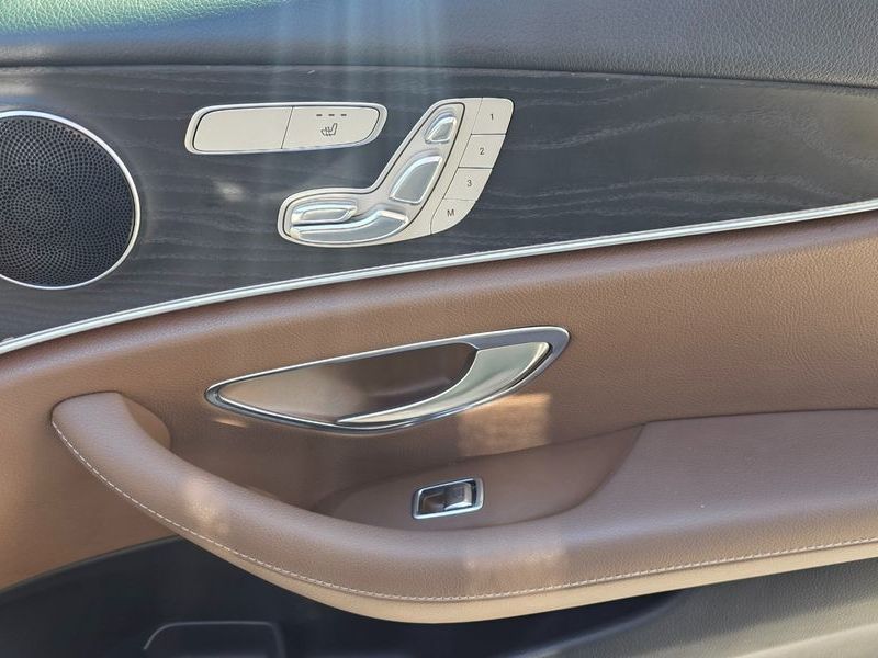 2017 Mercedes-Benz E-Class E220d 4MATIC Avantgarde photo 15
