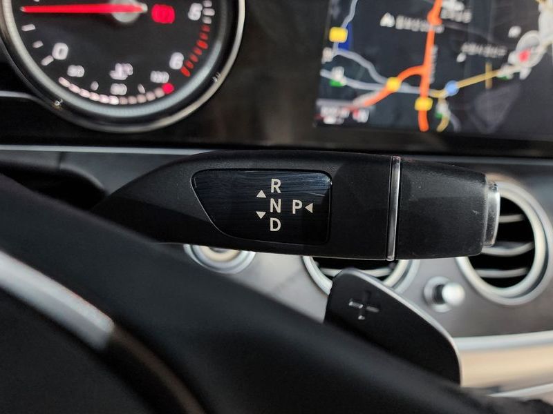 2017 Mercedes-Benz E-Class E220d 4MATIC Avantgarde photo 9