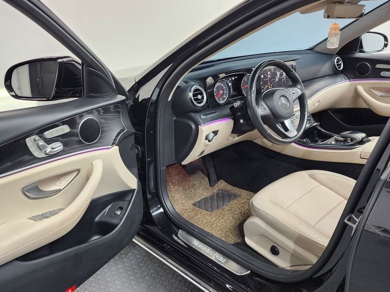 2017 Mercedes-Benz E-Class E220d 4MATIC Avantgarde photo 10