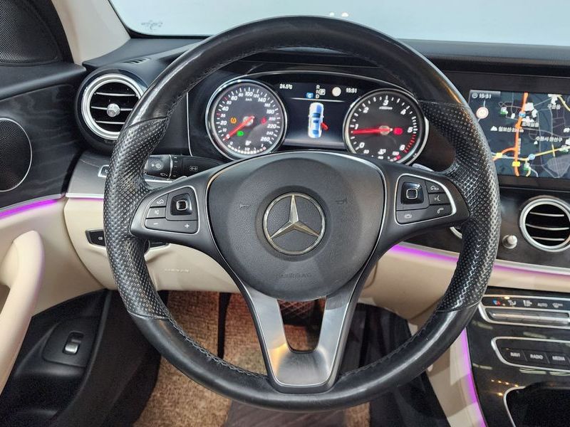 2017 Mercedes-Benz E-Class E220d 4MATIC Avantgarde photo 13