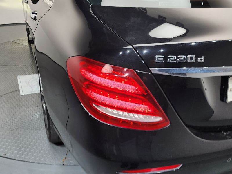 2017 Mercedes-Benz E-Class E220d 4MATIC Avantgarde photo 23