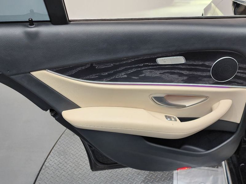 2017 Mercedes-Benz E-Class E220d 4MATIC Avantgarde photo 25