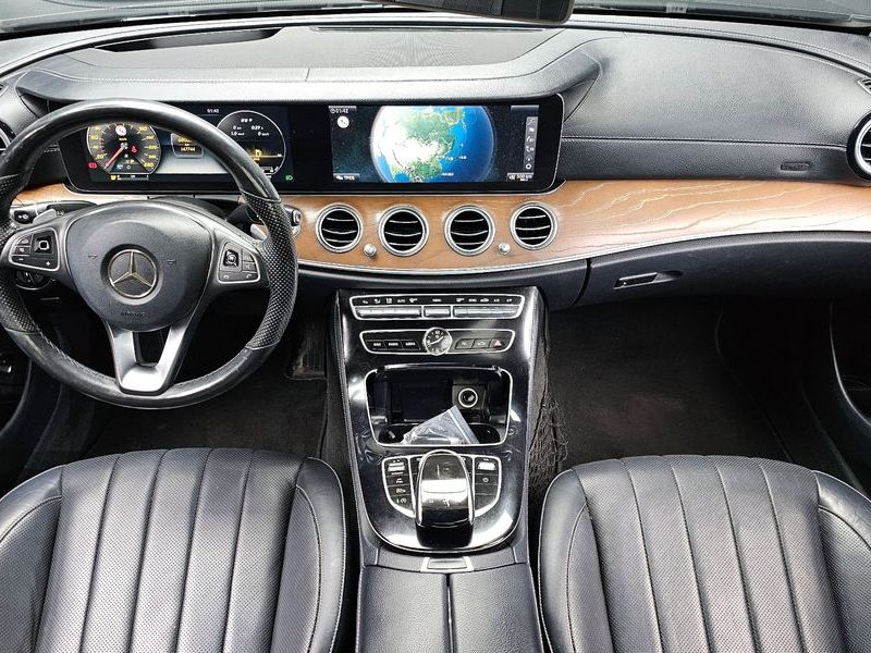 2017 Mercedes-Benz E-Class E300 4MATIC Exclusive photo 7