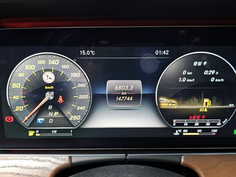 2017 Mercedes-Benz E-Class E300 4MATIC Exclusive photo 8