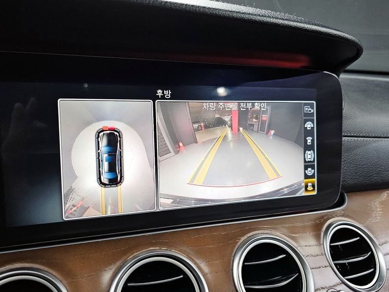 2017 Mercedes-Benz E-Class E300 4MATIC Exclusive photo 14