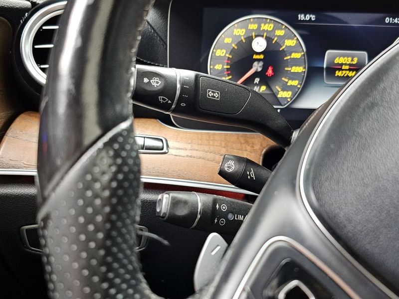 2017 Mercedes-Benz E-Class E300 4MATIC Exclusive photo 16