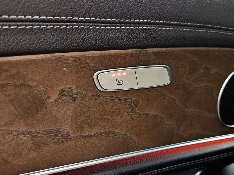 2017 Mercedes-Benz E-Class E300 4MATIC Exclusive photo 18