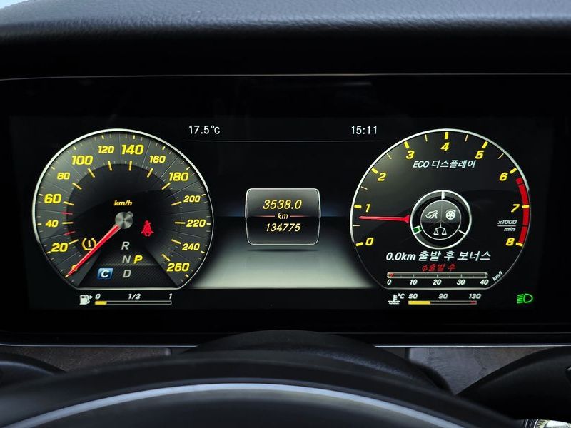2017 Mercedes-Benz E-Class E300 4MATIC Exclusive photo 8
