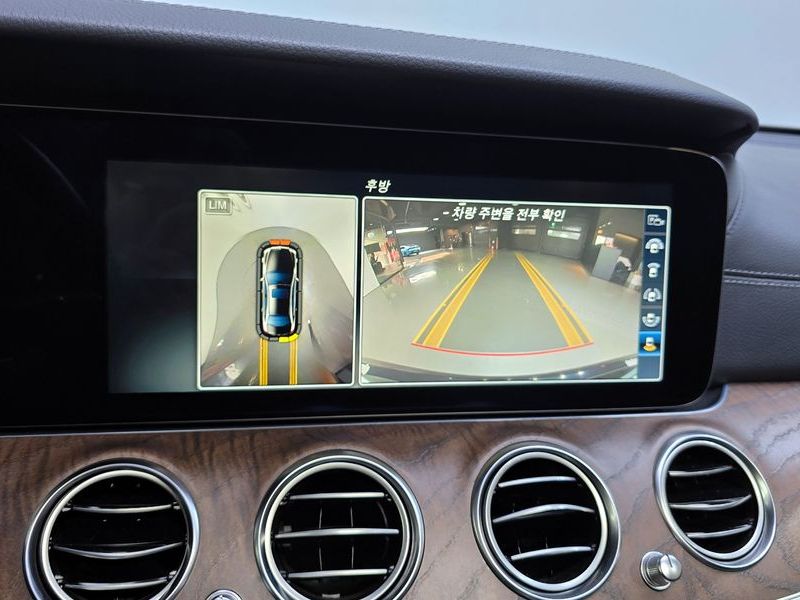 2017 Mercedes-Benz E-Class E300 4MATIC Exclusive photo 16