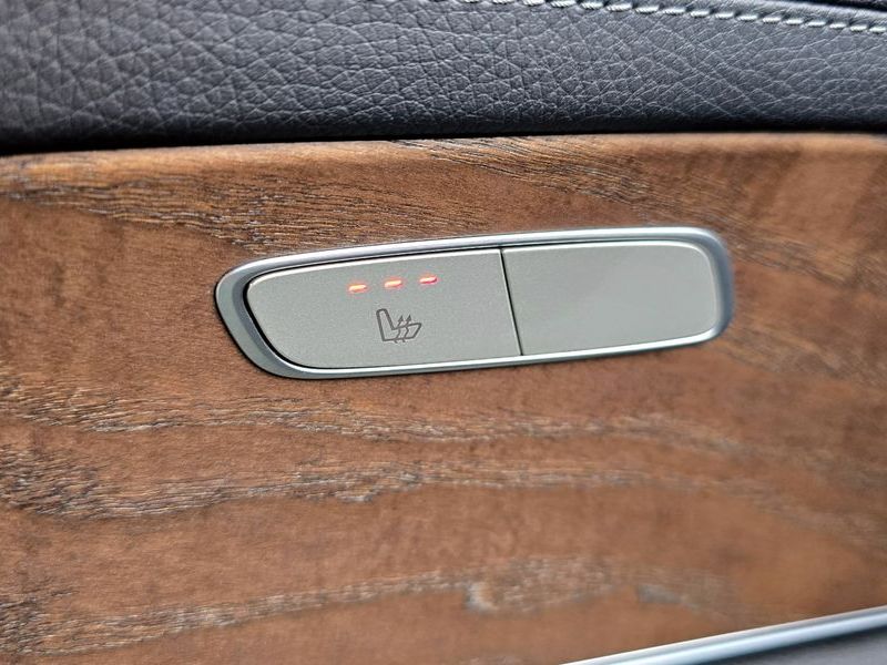 2017 Mercedes-Benz E-Class E300 4MATIC Exclusive photo 17