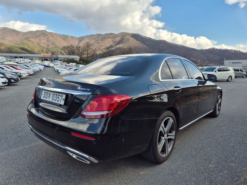 2017 Mercedes-Benz E-Class E300 4MATIC Avnatgarde photo 7