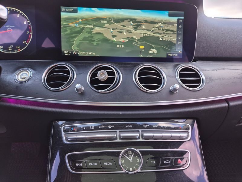 2017 Mercedes-Benz E-Class E300 4MATIC Avnatgarde photo 9