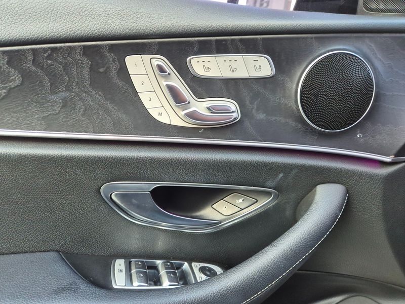 2017 Mercedes-Benz E-Class E300 4MATIC Avnatgarde photo 15