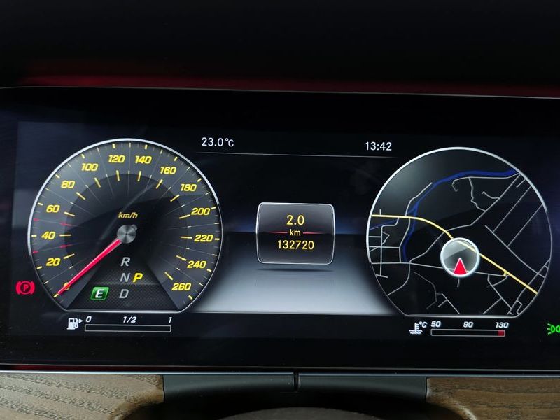 2018 Mercedes-Benz E-Class E300 4MATIC Exclusive photo 8