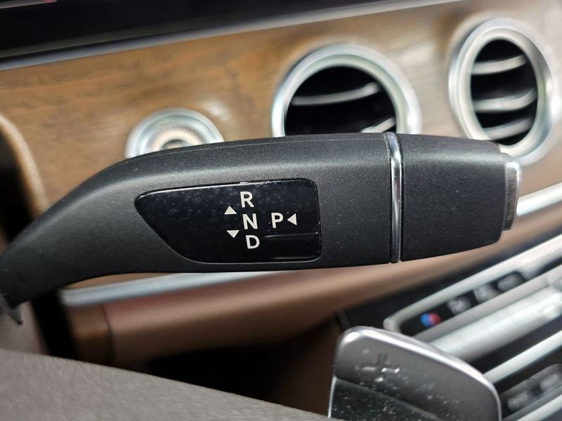 2018 Mercedes-Benz E-Class E300 4MATIC Exclusive photo 9