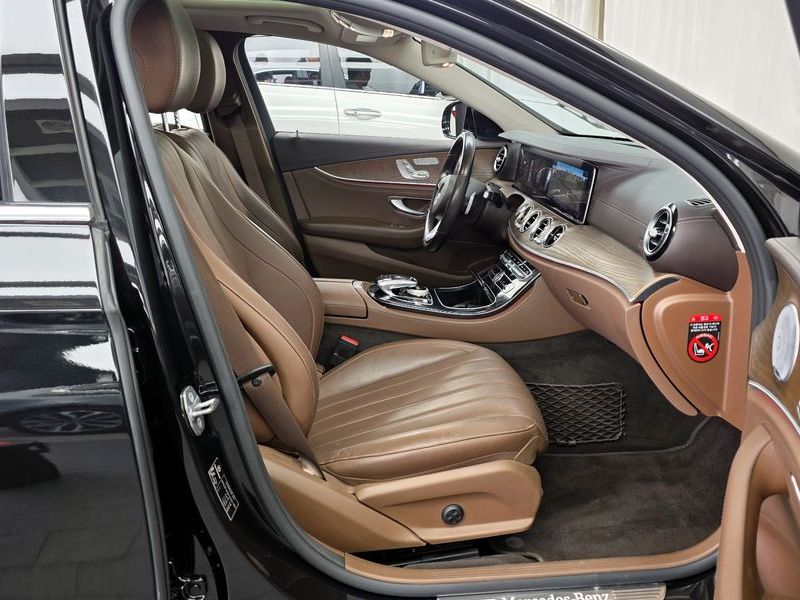 2018 Mercedes-Benz E-Class E300 4MATIC Exclusive photo 11