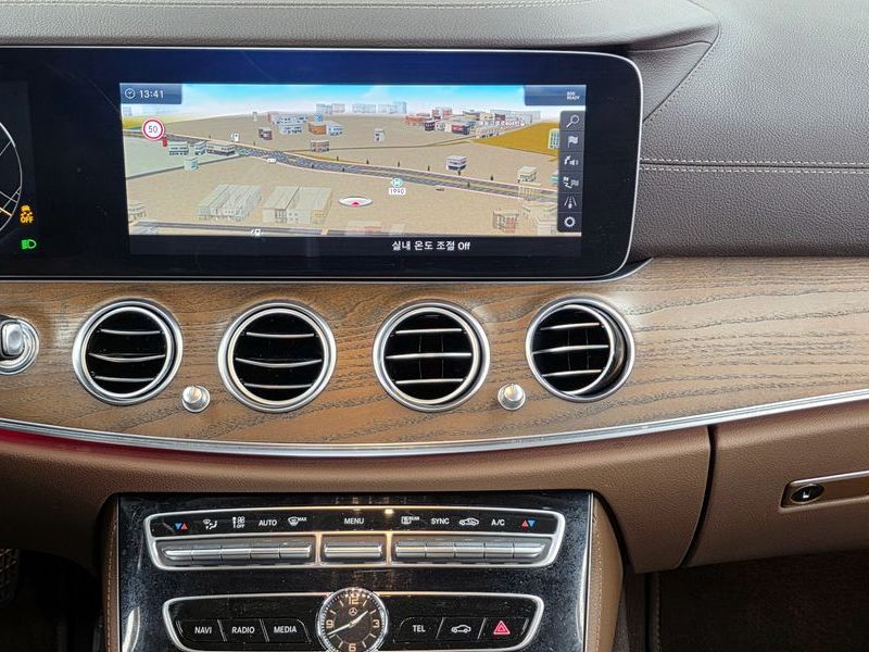 2018 Mercedes-Benz E-Class E300 4MATIC Exclusive photo 14