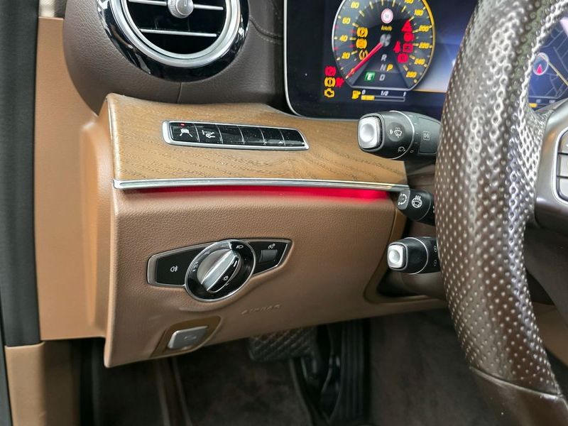 2018 Mercedes-Benz E-Class E300 4MATIC Exclusive photo 16