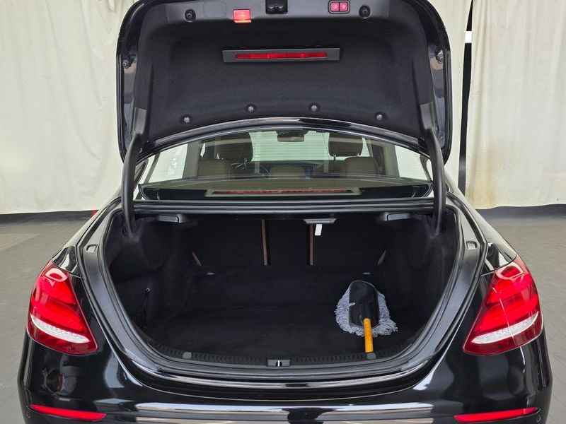 2018 Mercedes-Benz E-Class E300 4MATIC Exclusive photo 20