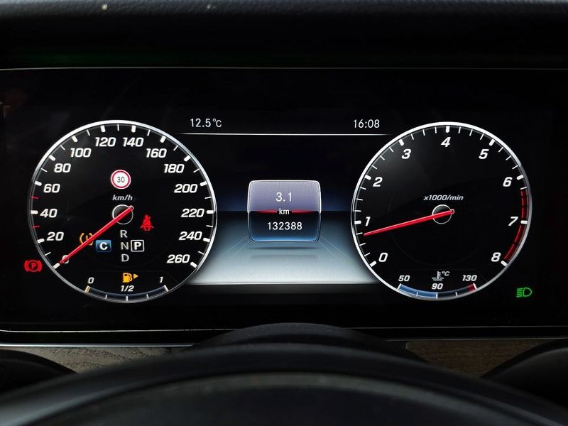 2018 Mercedes-Benz E-Class E300 4MATIC Exclusive photo 8