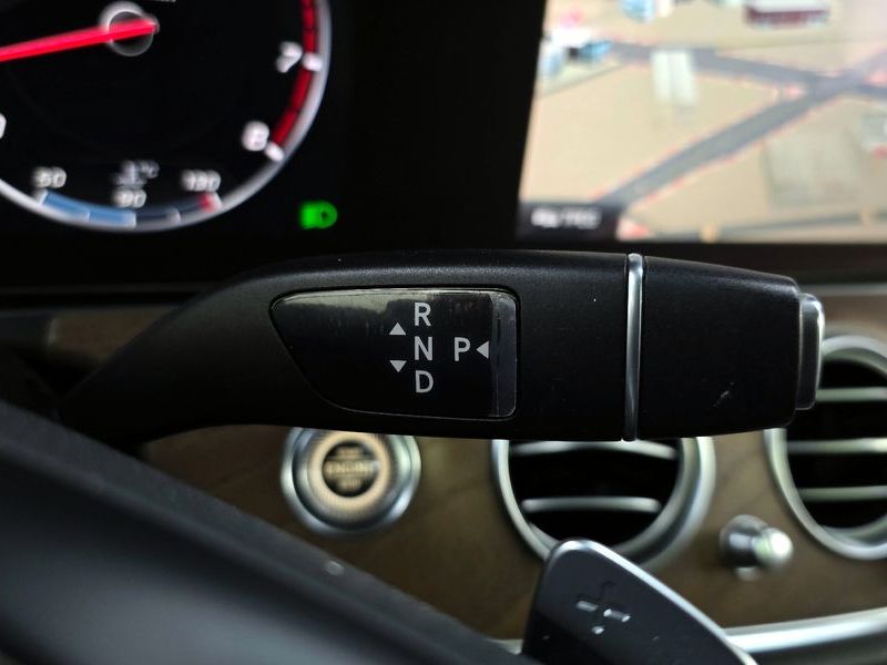 2018 Mercedes-Benz E-Class E300 4MATIC Exclusive photo 9