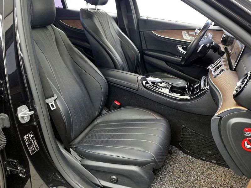 2018 Mercedes-Benz E-Class E300 4MATIC Exclusive photo 11