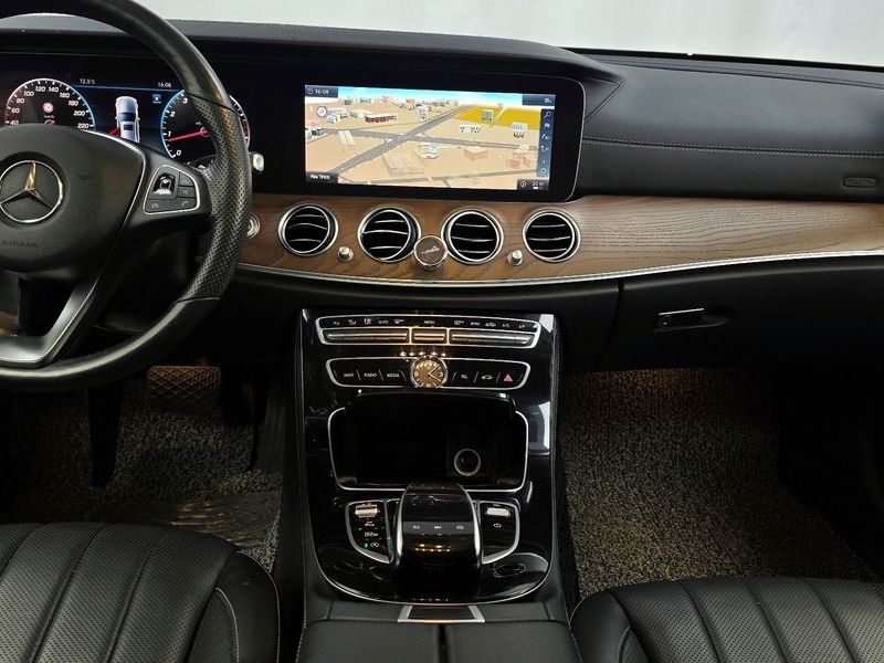 2018 Mercedes-Benz E-Class E300 4MATIC Exclusive photo 14