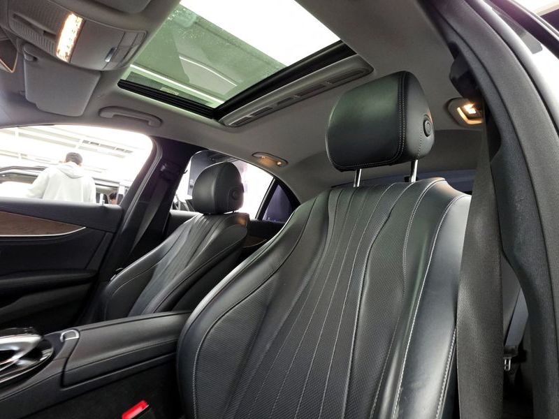 2018 Mercedes-Benz E-Class E300 4MATIC Exclusive photo 17