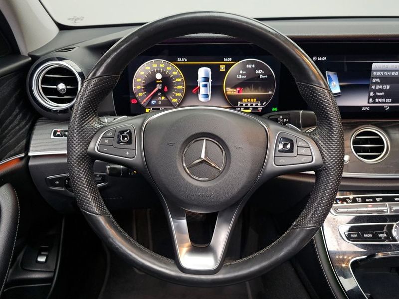 2018 Mercedes-Benz E-Class E300 4MATIC Avnatgarde photo 13