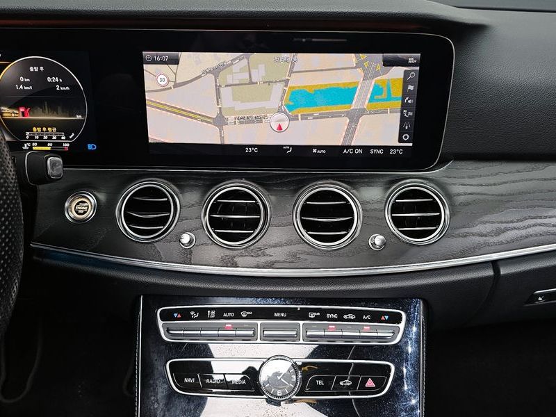 2018 Mercedes-Benz E-Class E300 4MATIC Avnatgarde photo 14