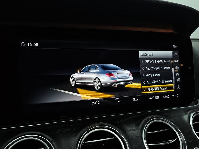 2018 Mercedes-Benz E-Class E300 4MATIC Avnatgarde photo 16