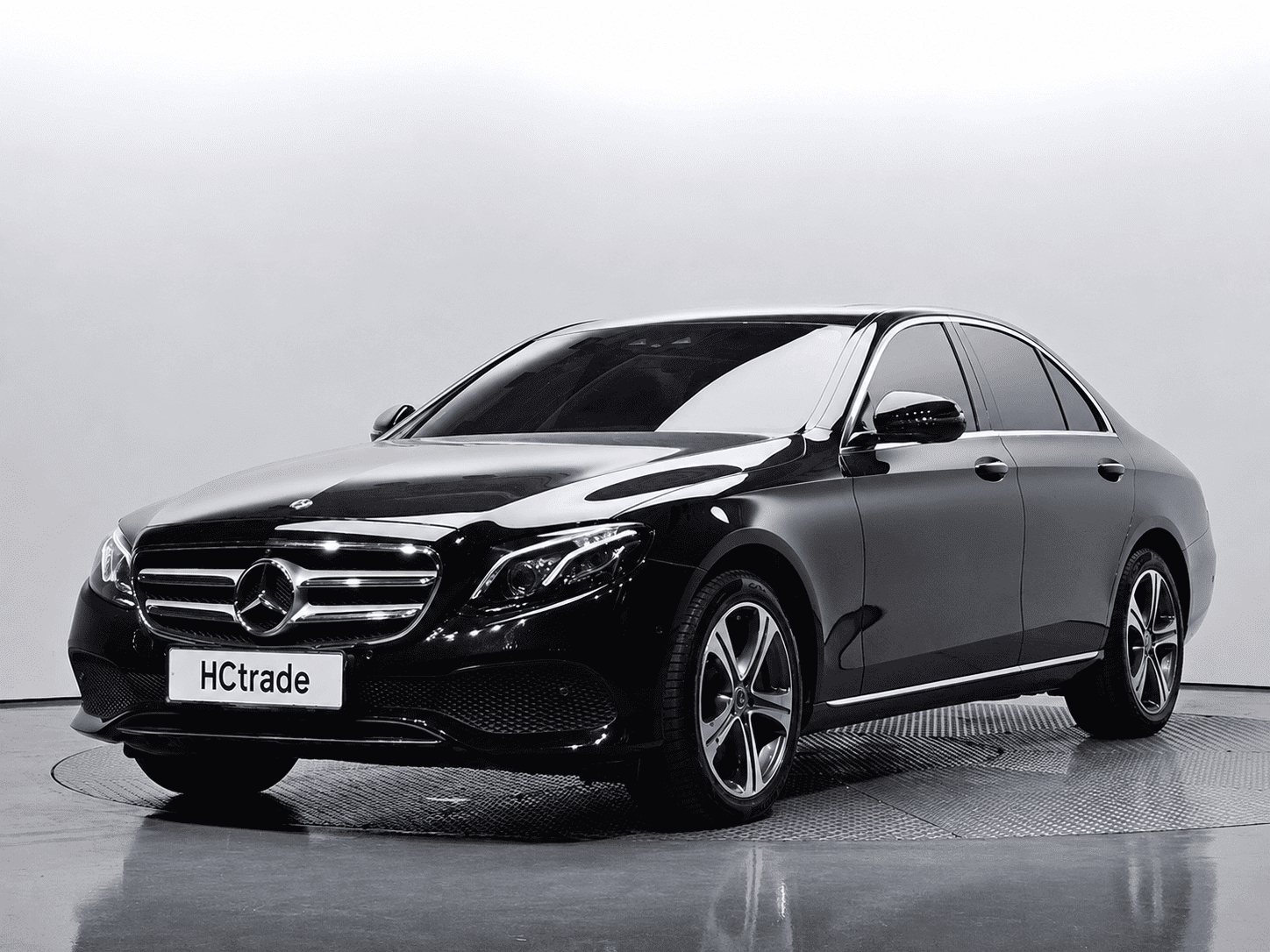2018 Mercedes-Benz E-Class E300 4MATIC Avnatgarde photo 17