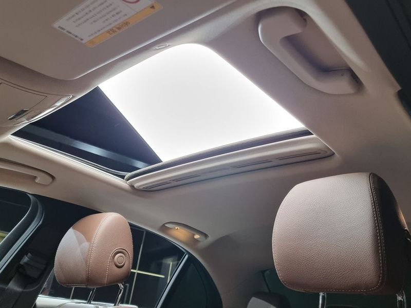 2018 Mercedes-Benz E-Class E300 4MATIC Avnatgarde photo 19