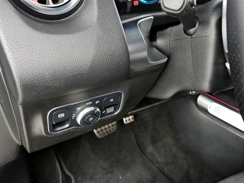 2020 Mercedes-Benz GLB GLB250 4MATIC photo 19