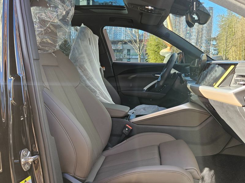 2025 Audi Q5 40 TDI Quattro S Line Sportback photo 9