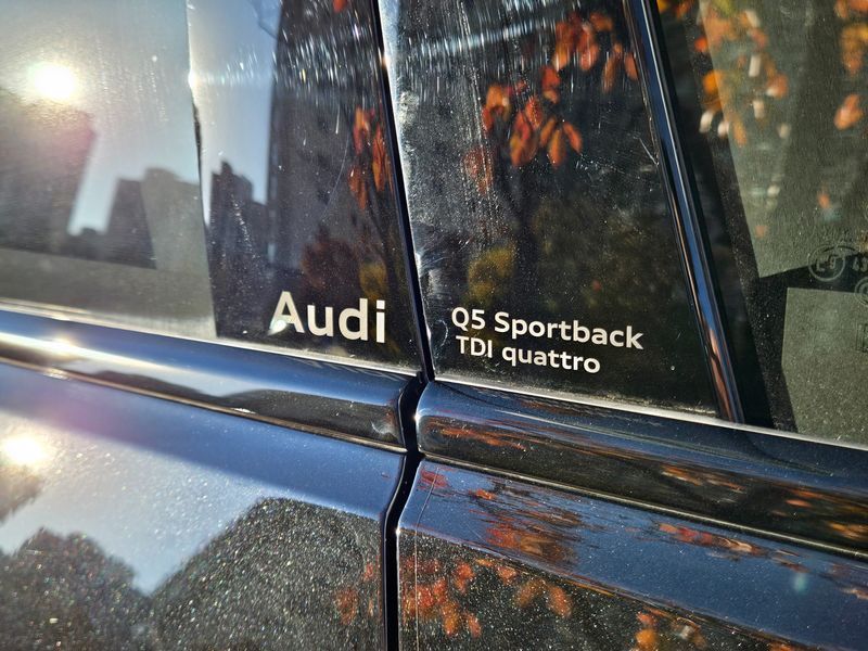 2025 Audi Q5 40 TDI Quattro S Line Sportback photo 19