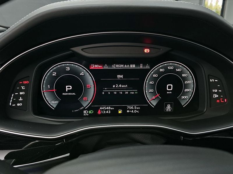 2023 Audi Q8 45 TDI Quattro Premium photo 8