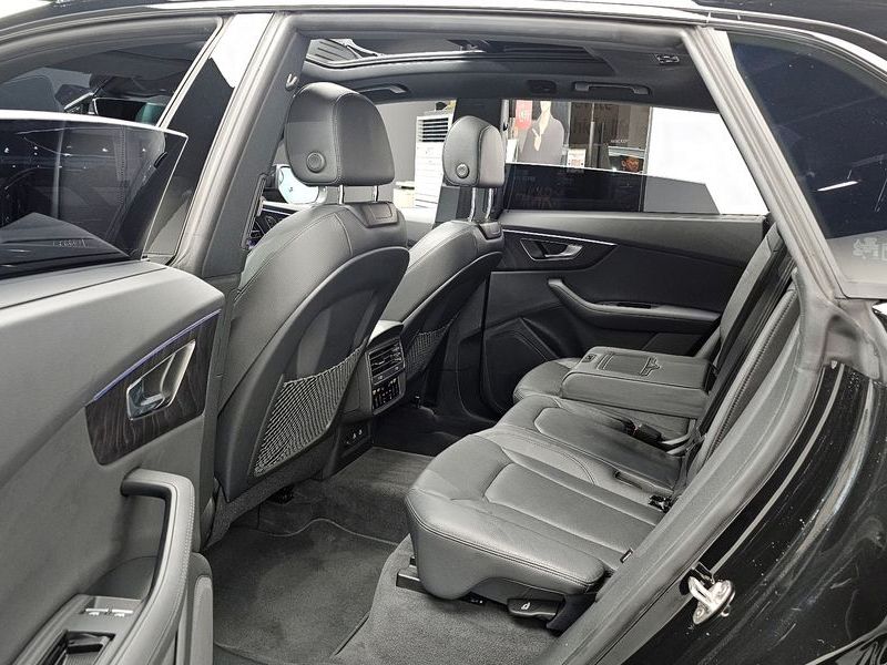 2023 Audi Q8 45 TDI Quattro Premium photo 11