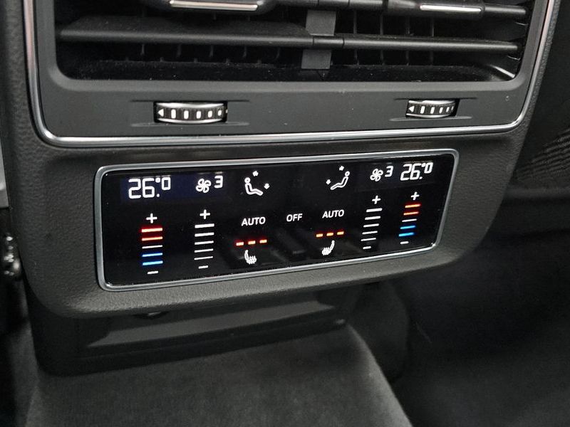 2023 Audi Q8 45 TDI Quattro Premium photo 17