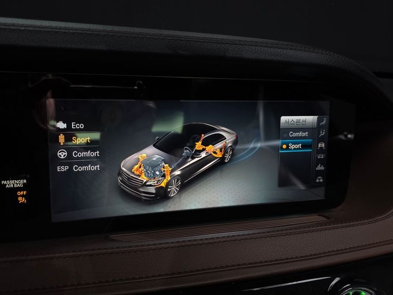 2020 Mercedes-Benz S-Class S350 d 4MATIC AMG Line photo 16