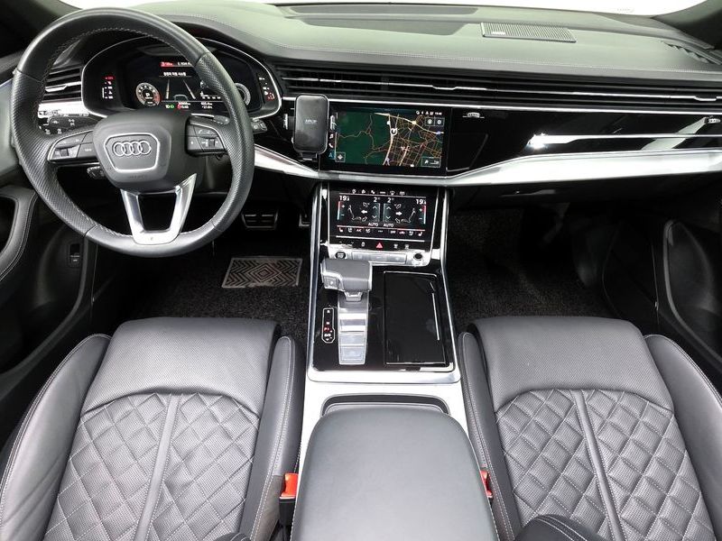 2022 Audi Q8 55 TFSI Quattro Premium photo 7