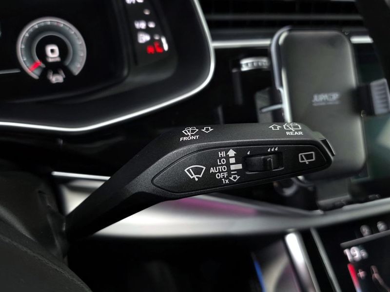 2022 Audi Q8 55 TFSI Quattro Premium photo 9
